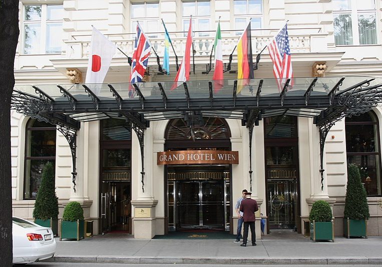 Talks have recommenced at this hotel in Vienna (Source: Wikimedia Commons)