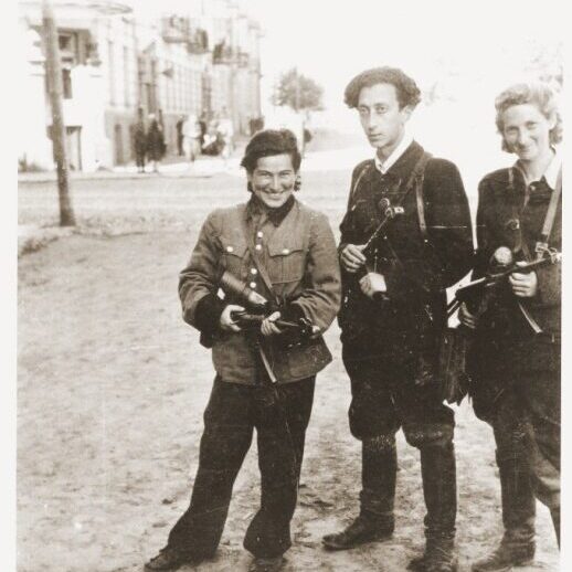 Jewish partisan leader Abba Kovner, centre, with his unit known as “The Avengers” (Image: Wikimedia Commons)