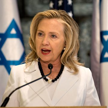 Clinton reveals some vital peacemaking home truths