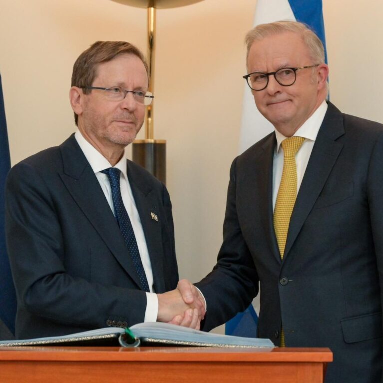 Israeli President Isaac Herzog with Prime Minister Anthony Albanese at Parliament House, Canberra (Image: Ma'ayan Toaf/ GPO)