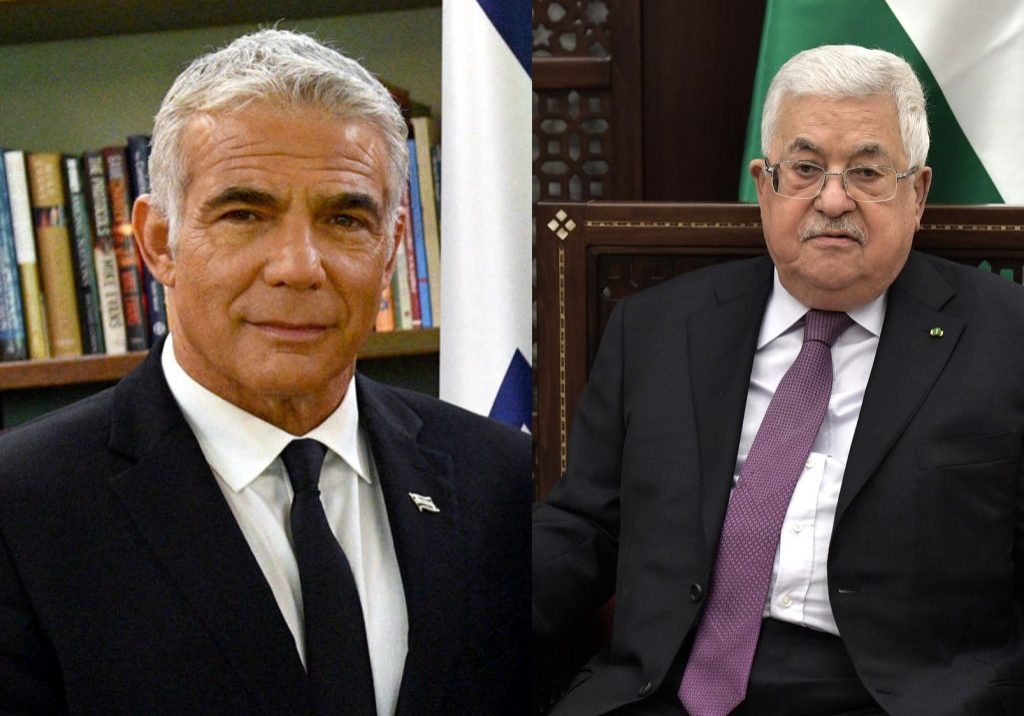 Israeli Prime Minister Yair Lapid (L) and Palestinian President Mahmoud Abbas