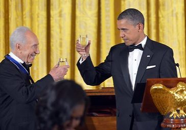 Peres awarded US medal