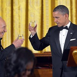 Peres awarded US medal