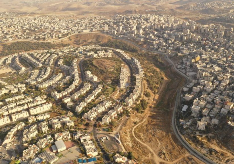 Israel and Palestinian territory divided by the security wall (Image: Shutterstock)