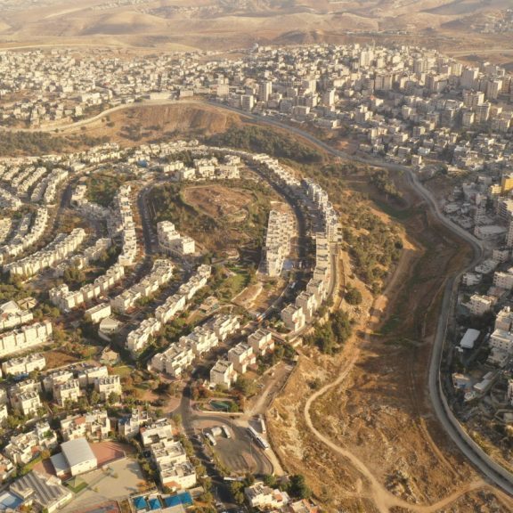 Israel and Palestinian territory divided by the security wall (Image: Shutterstock)