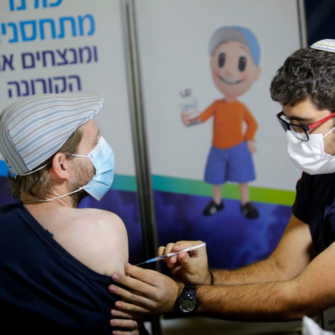 A medical worker inoculates a recipient with a COVID-19 vaccine in Jerusalem, Jan. 10, 2021 (Credit: Gil Cohen Magen/Shutterstock)