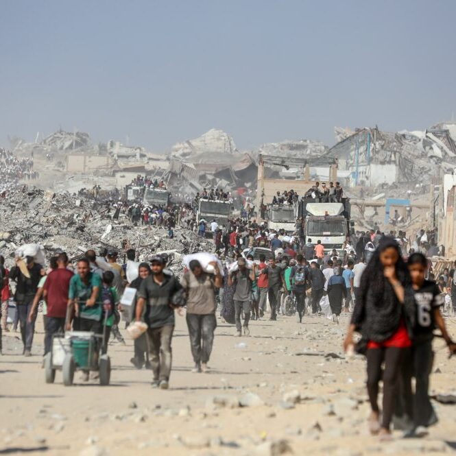 Gazans receiving aid: Things are quieter since the ceasefire, but a full end to the war requires implementing "Phase two", including Hamas' disarmament (Image: Anas Mohammed/ Shutterstock)